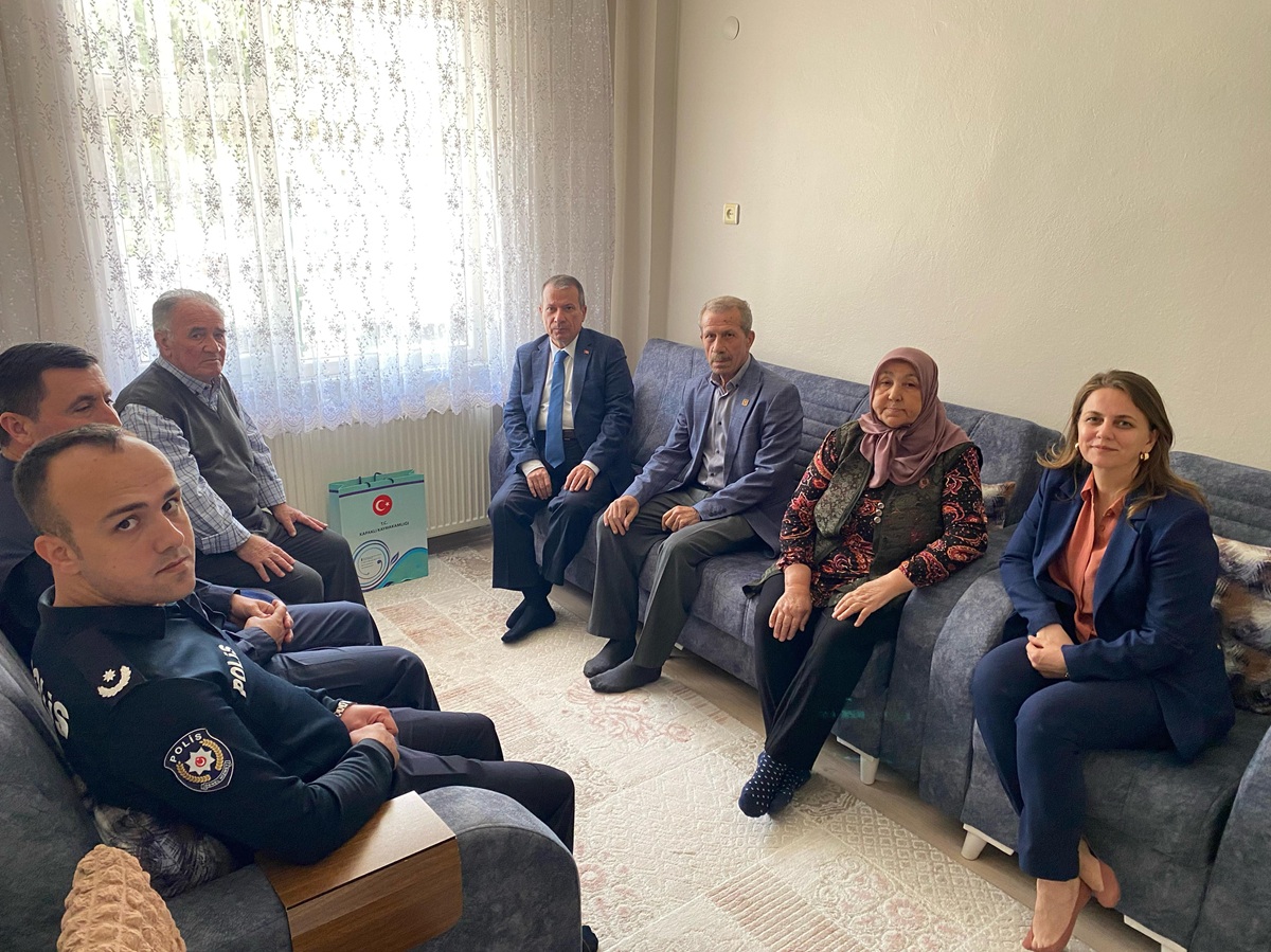 KAYMAKAM MUSTAFA GÜRDAL, KIBRIS HAREKATI GAZİSİ HÜSEYİN TOPUZLU'YU ZİYARET ETTİ