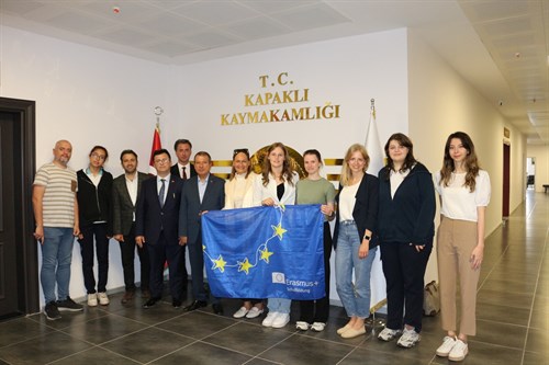 ERASMUS ÖĞRENCİ DEĞİŞİM PROGRAMI ÇERÇEVESİNDE İLÇEMİZDE BULUNAN ÖĞRETMEN VE ÖĞRENCİLER KAYMAKAM GÜRDAL’I ZİYARET ETTİ