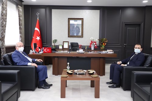 Büyükşehir Belediye Başkanı Kadir Albayrak, Kaymakam Bayram Sağır'ı Ziyaret etti.