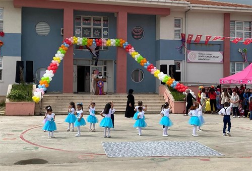 Kaymakam Mustafa Gürdal Şehit Songül Yakut Anaokulunun Düzenlediği 23 Nisan Müsamerelerine Katıldı